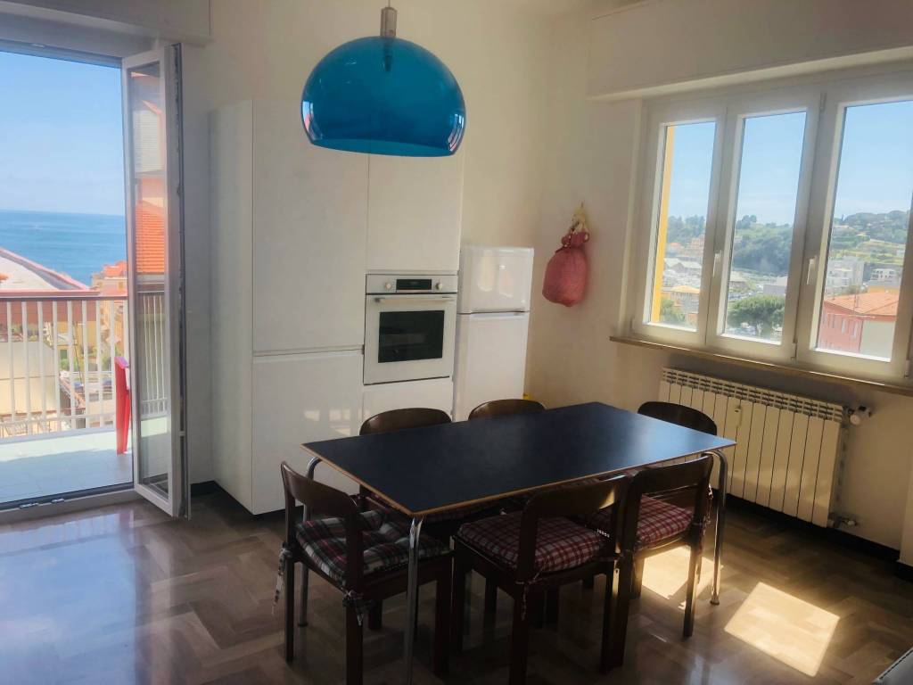 Appartamento a Varazze in Via Monsignor Francesco Callandrone, 16 - Foto 5