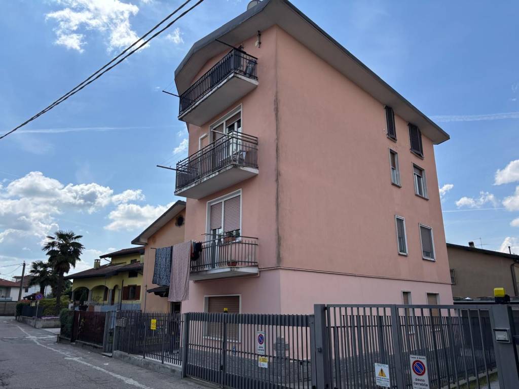 Appartamento a Arcisate in Via Cacciatori delle Alpi - Foto 2