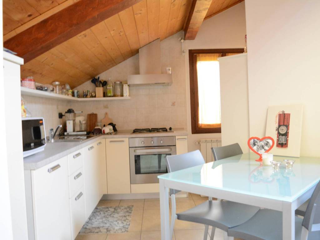 Appartamento a Vimercate in Via Giuseppe Mazzini, 64 - Foto 2