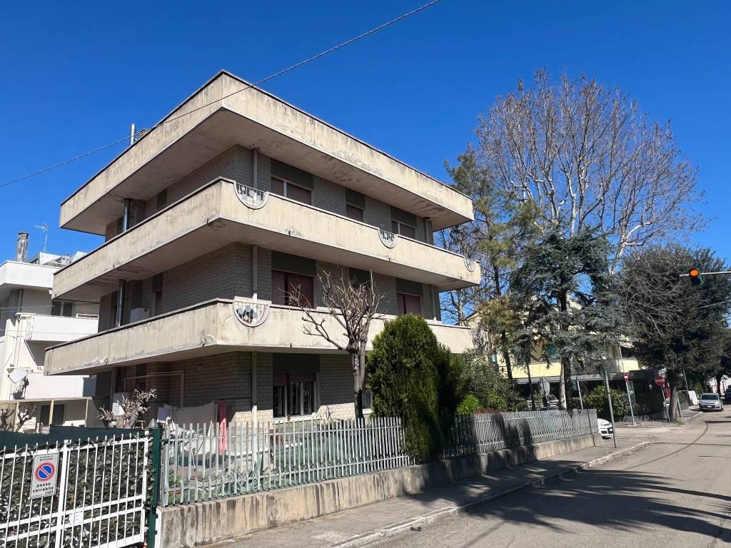 Palazzo / stabile a Riccione in Viale Cortemaggiore, 15 - Foto 2