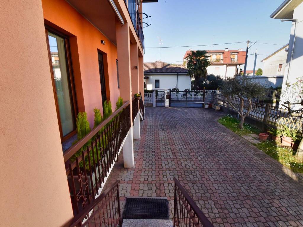 Appartamento a Uboldo in Via Pietro Madonnini, 84 - Foto 2
