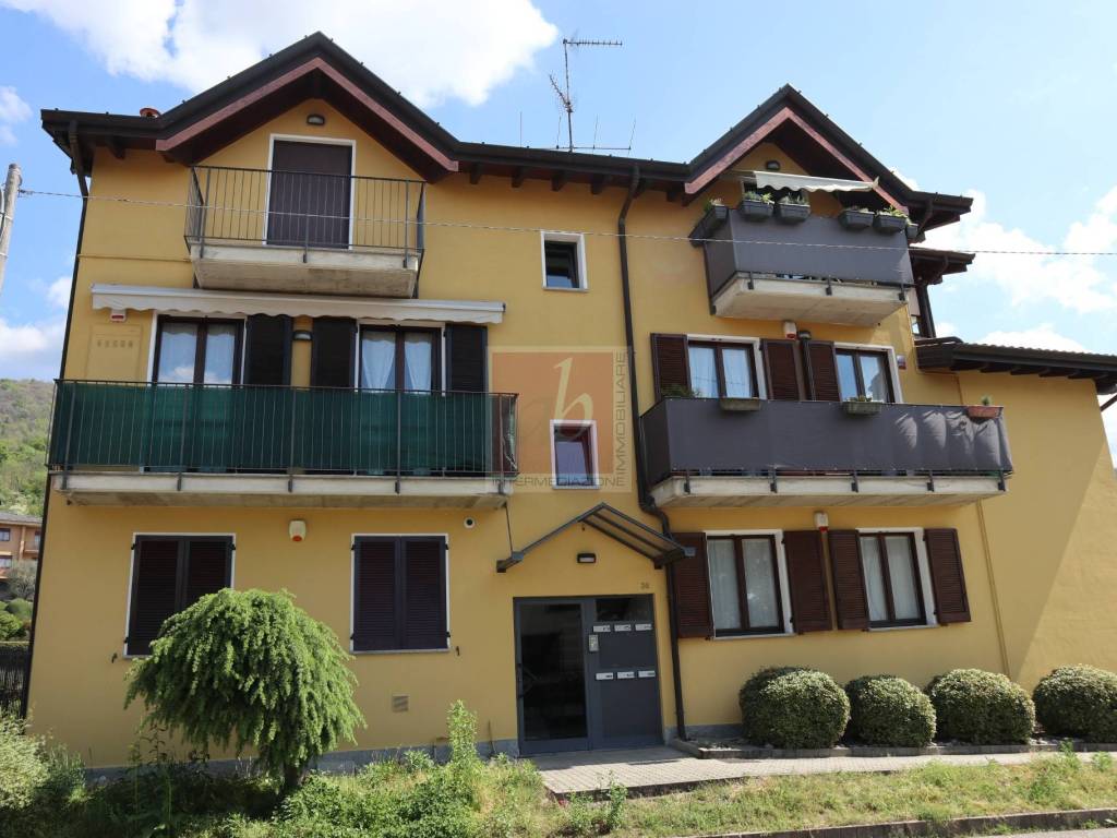 Appartamento a Gavirate in Via Alessandro Volta, 36 - Foto 3