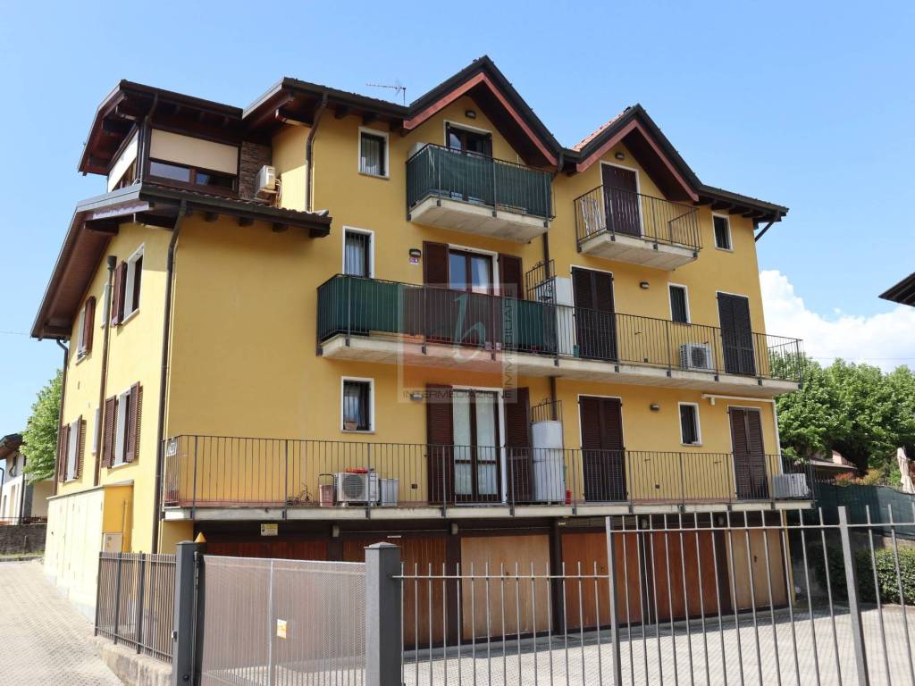 Appartamento a Gavirate in Via Alessandro Volta, 36 - Foto 4