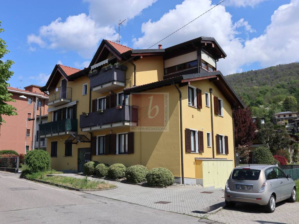 Appartamento a Gavirate in Via Alessandro Volta, 36 - Foto 5