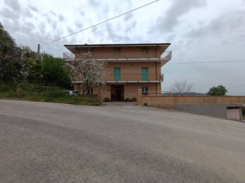 Appartamento a Vacri in C.da Sant' Agata, 28 - Foto 2