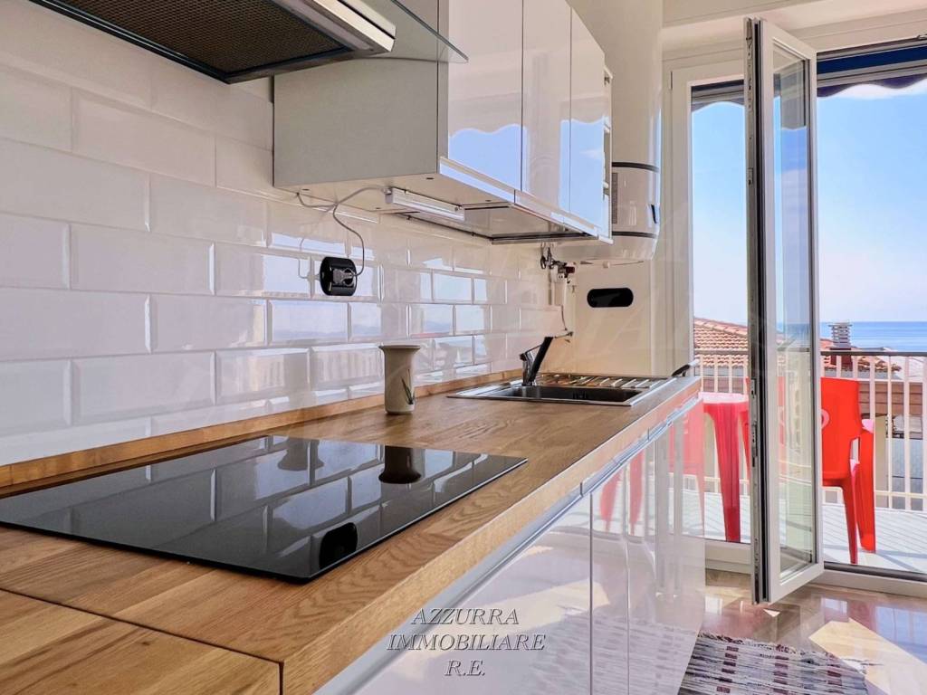 Appartamento a Varazze in Via Monsignor Francesco Callandrone - Foto 2