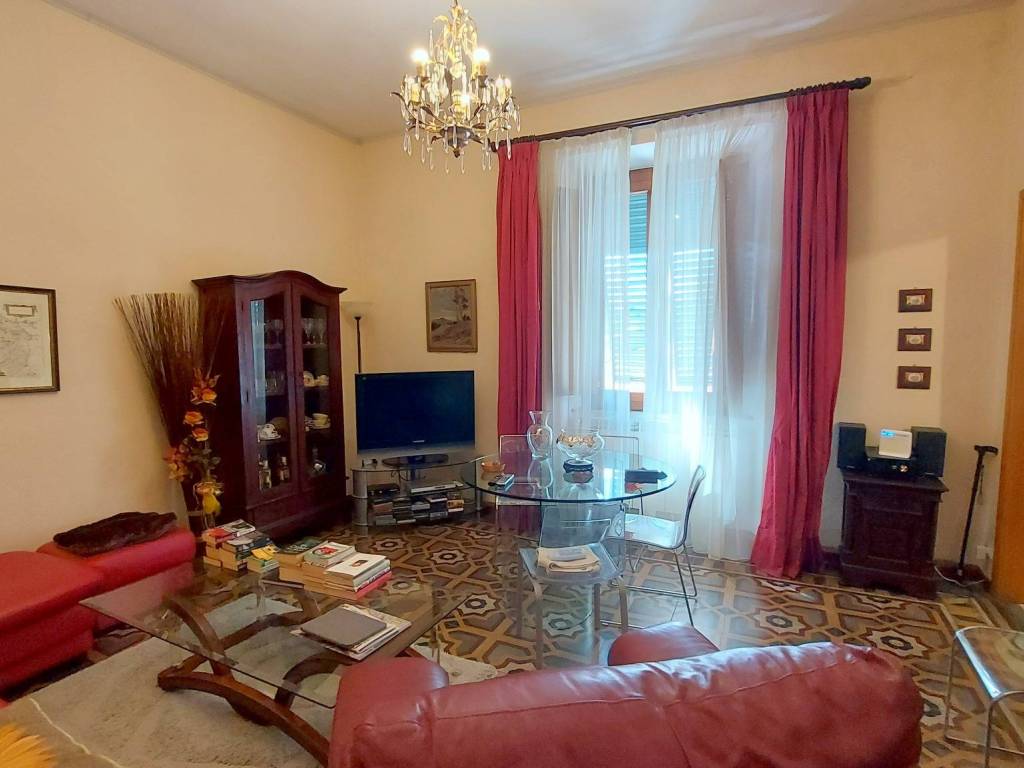 Appartamento a Borgo a mozzano in Piazza Ponte d'Oro, 14 - Foto 2