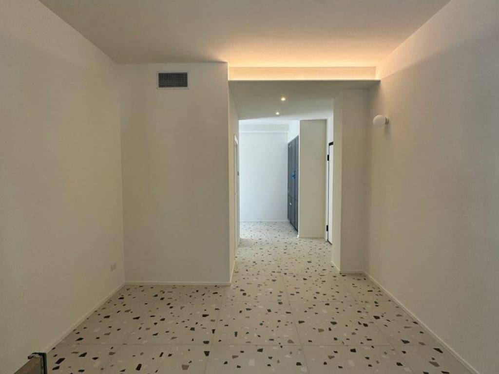 Appartamento a Como in Via Francesco Crispi, 20 - Foto 3