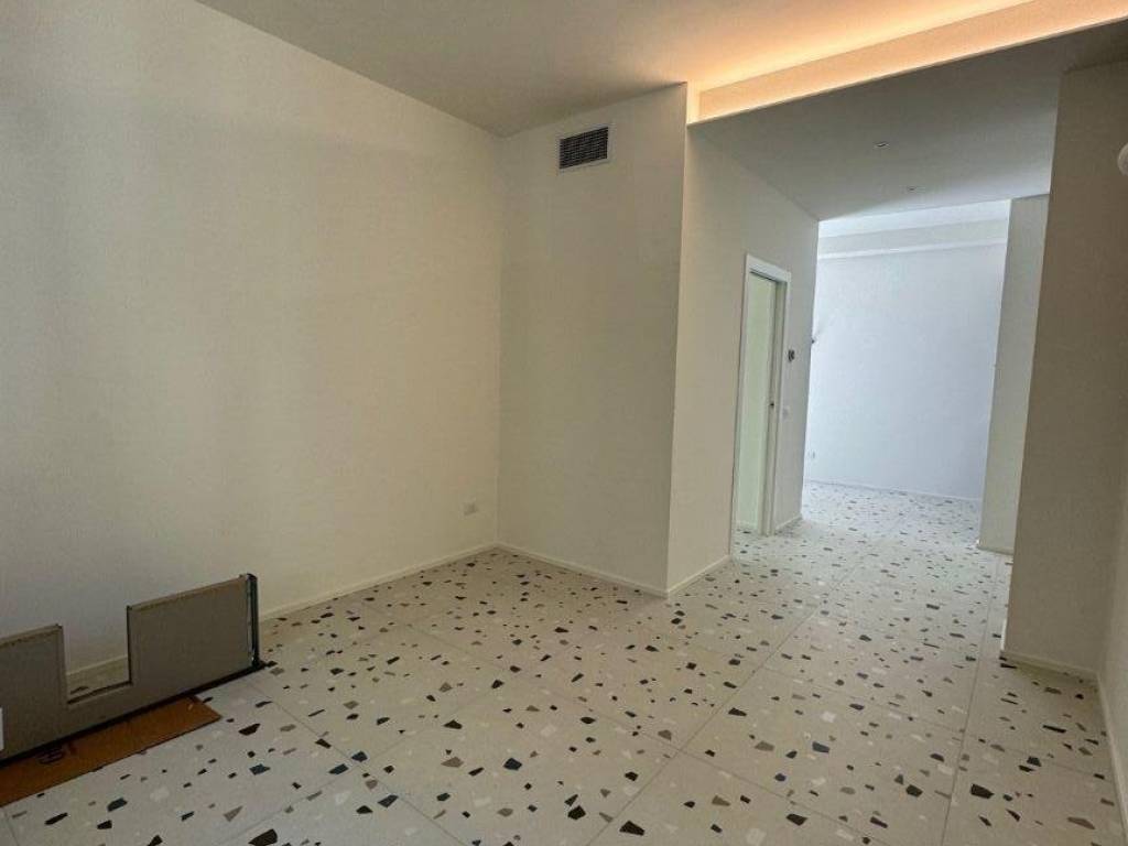 Appartamento a Como in Via Francesco Crispi, 20 - Foto 4