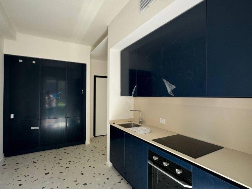 Appartamento a Como in Via Francesco Crispi, 20 - Foto 5