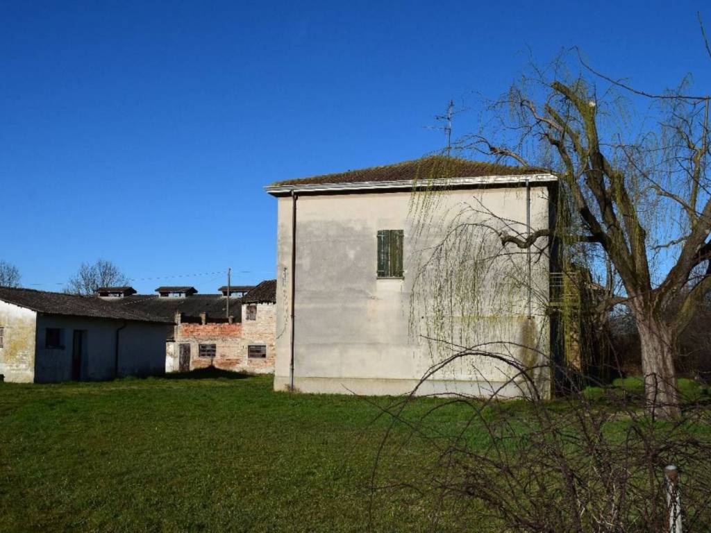 Villa a Castelnovo di sotto in Via Cantone - Foto 2
