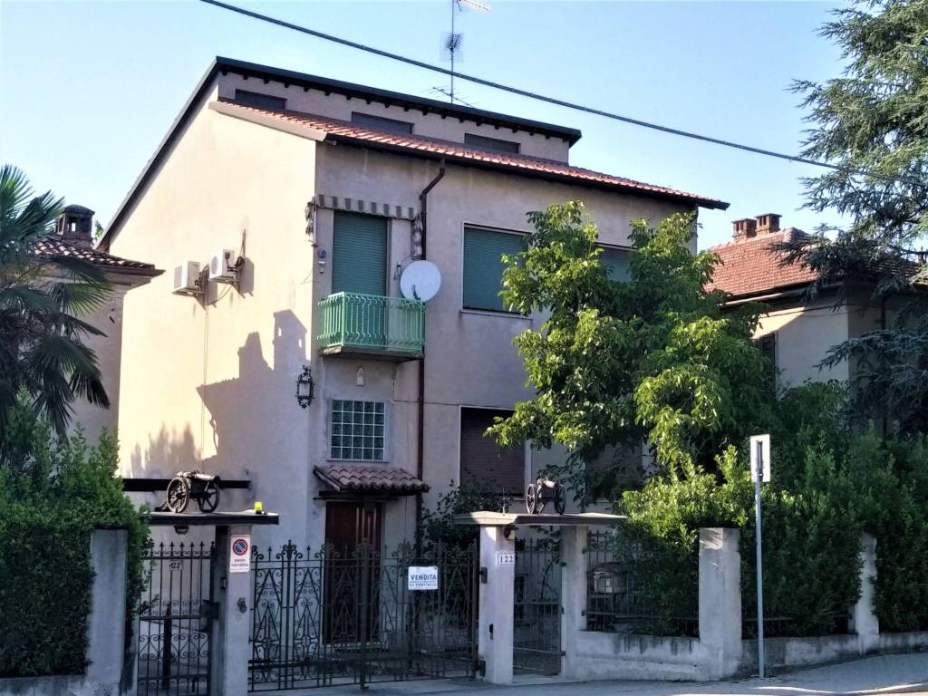 Villa a Casteggio in Via Torino, 122 - Foto 2