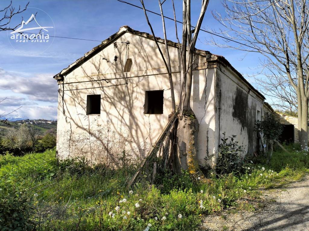 Rustico / casale a Roseto degli abruzzi in Colle Magnone S.N.C. - Foto 3