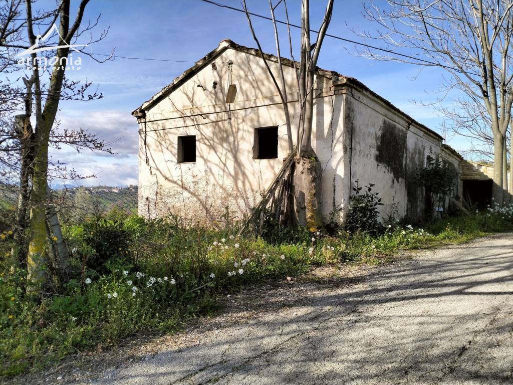 Rustico / casale a Roseto degli abruzzi in Colle Magnone S.N.C. - Foto 4