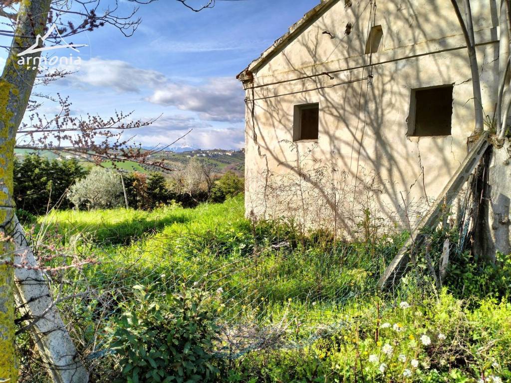 Rustico / casale a Roseto degli abruzzi in Colle Magnone S.N.C. - Foto 5