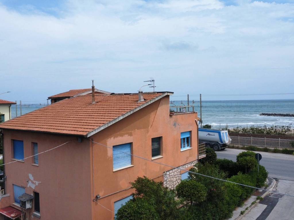 Villa a Civitanova marche in Via Cristoforo Colombo, 570 - Foto 3