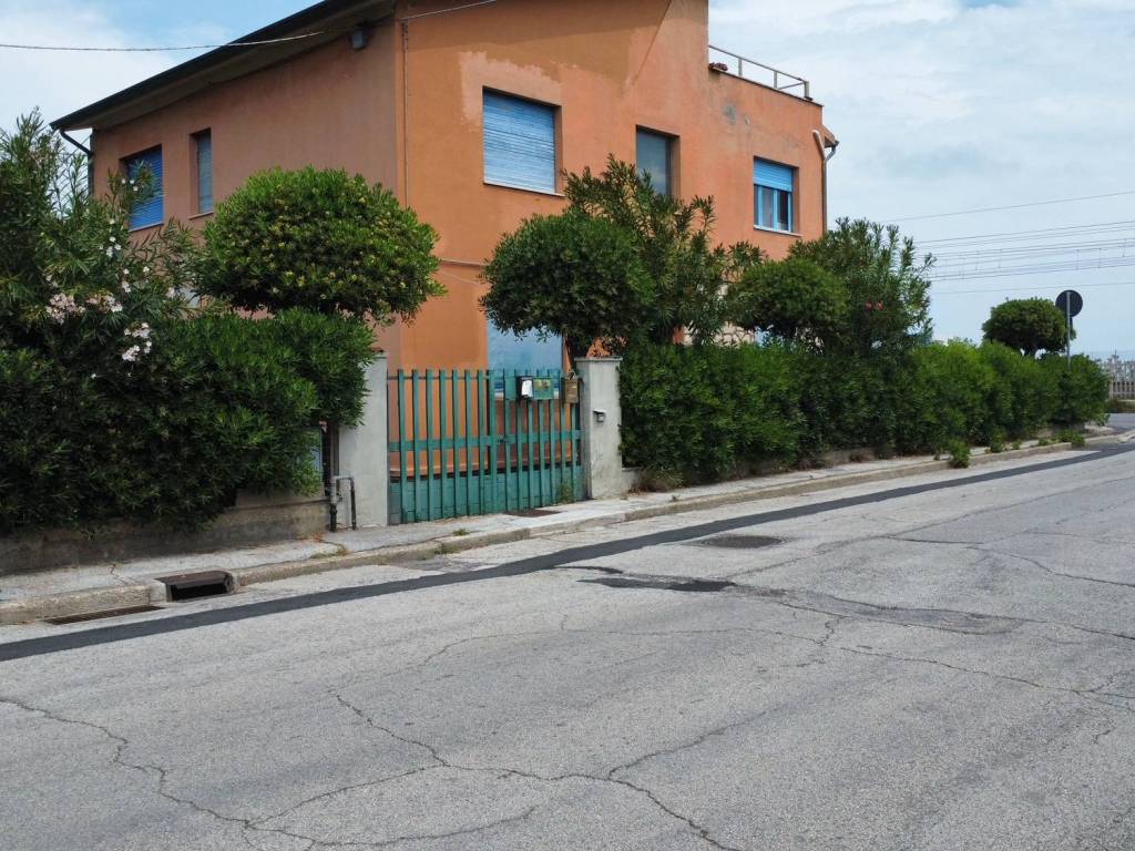 Villa a Civitanova marche in Via Cristoforo Colombo, 570 - Foto 4