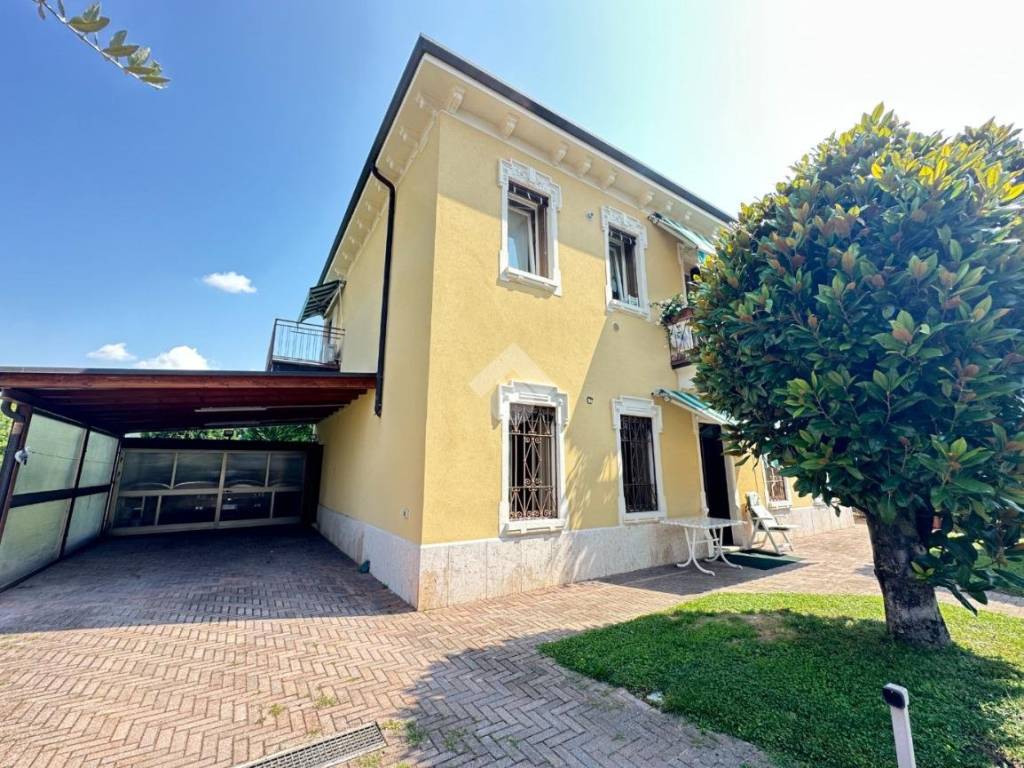 Villa a Verona in Via quinzano, 14 - Foto 3
