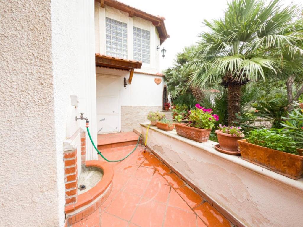 Villa a Monte sant'angelo in LOCALITA TRE MARITI, 1 - Foto 4