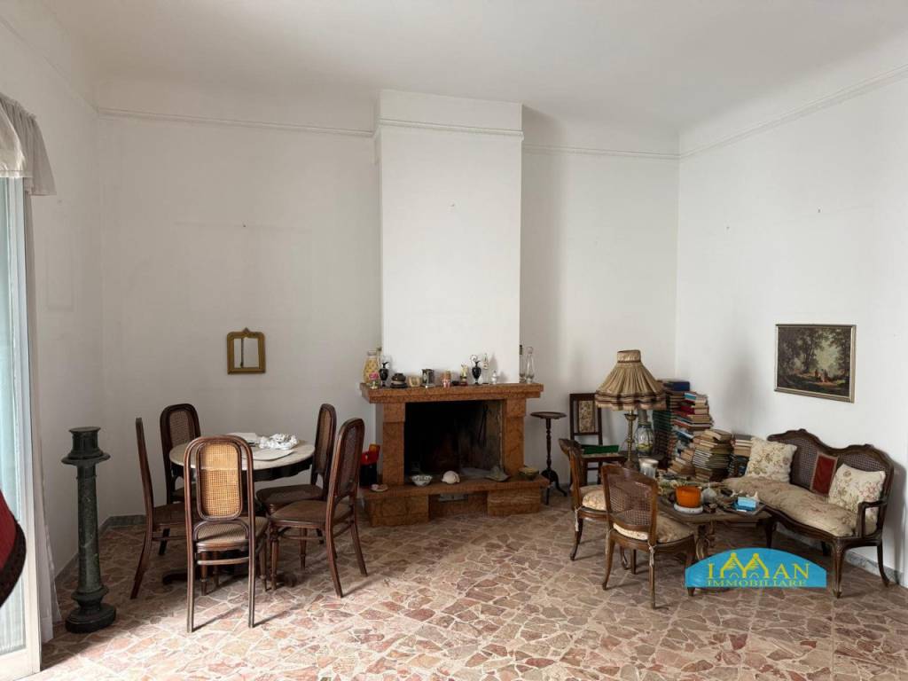 Casa indipendente a Ceglie messapica in Via Castromediano - Foto 3