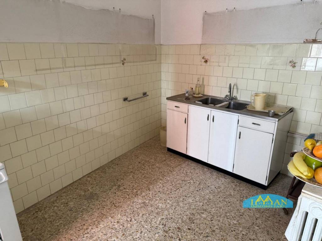 Casa indipendente a Ceglie messapica in Via Castromediano - Foto 5