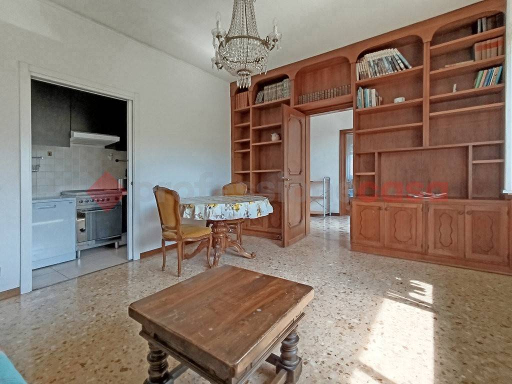 Appartamento a Arona in viale baracca - Foto 2