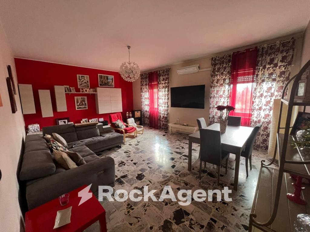 Appartamento a Catanzaro in Viale Vincenzo de Filippis, 24 - Foto 2