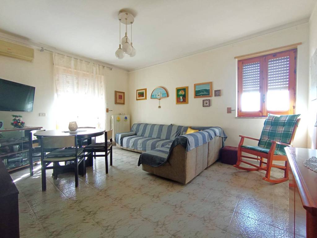 Appartamento a Acquaviva delle fonti in Via Arturo Toscanini, 11 - Foto 2