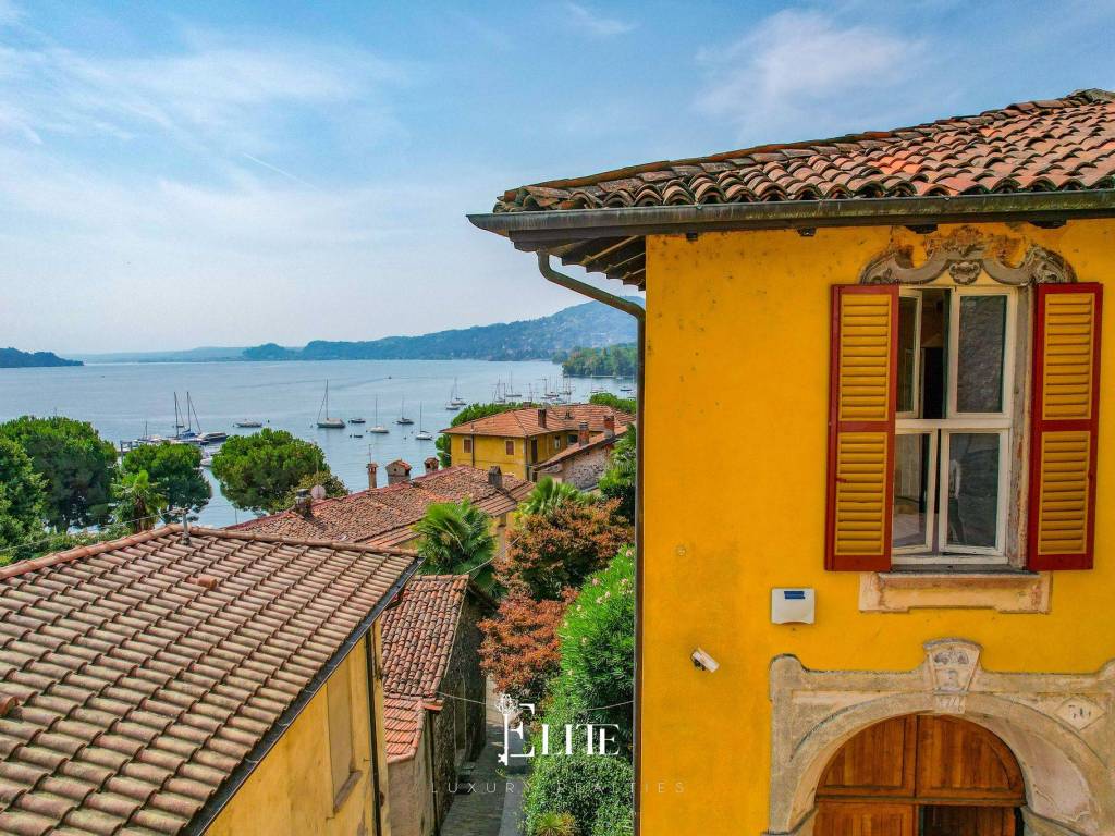 Villa a Lesa in Via Felice Borroni, 27 - Foto 4