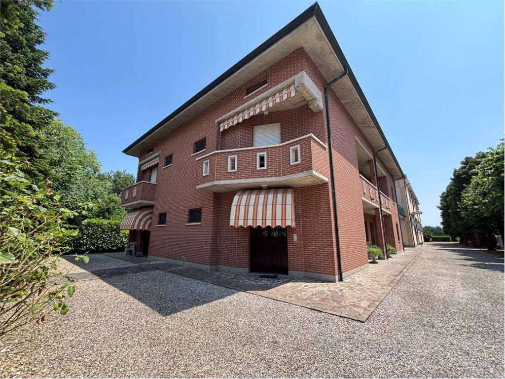 Villa a Soliera in Via Costa, 70 - Foto 2