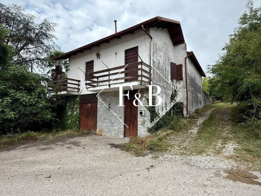 Villa a Cocconato in Via Salvo D'Acquisto, 27 - Foto 2