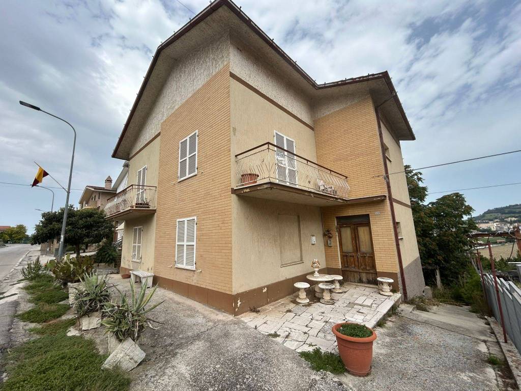 Villa a Fermo in Via degli Appennini, 129 - Foto 2