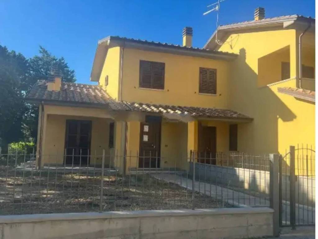 Villetta a schiera a Castiglion fiorentino in Via Umbro Casentinese - Foto 3