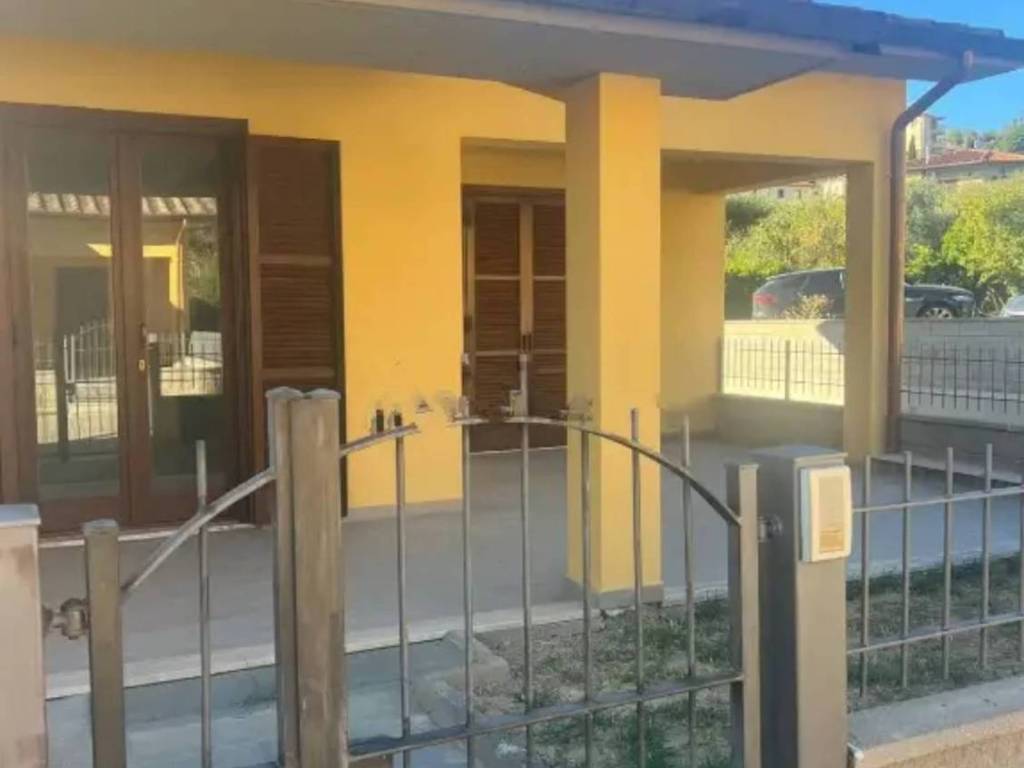 Villetta a schiera a Castiglion fiorentino in Via Umbro Casentinese - Foto 2