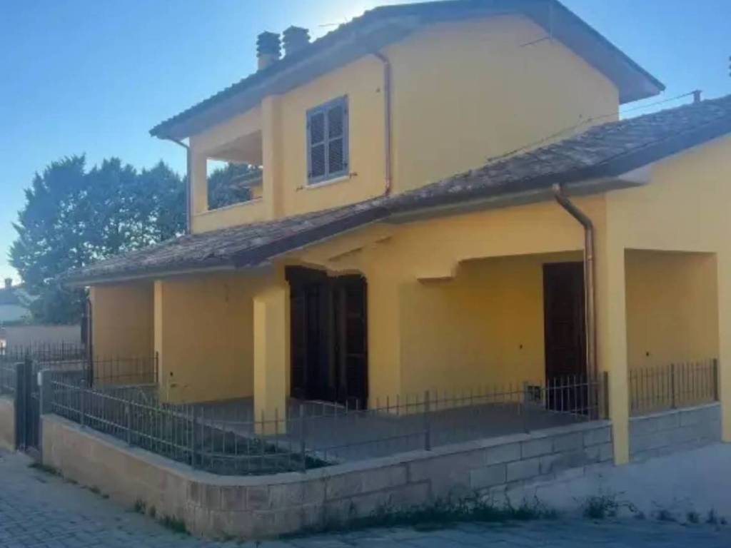 Villetta a schiera a Castiglion fiorentino in Via Umbro Casentinese - Foto 3