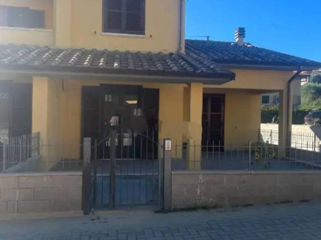 Villetta a schiera a Castiglion fiorentino in Via Umbro Casentinese - Foto 5