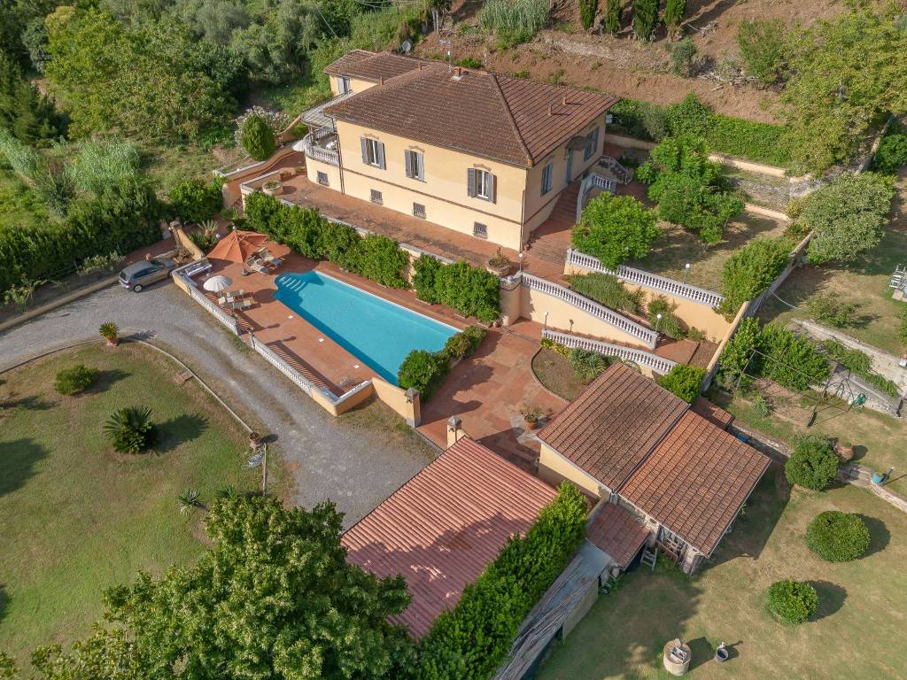 Villa a San giuliano terme in Via Statale Abetone, 82 - Foto 3