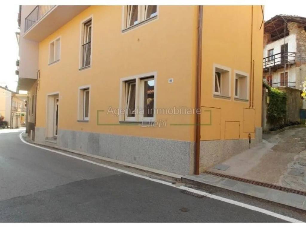Appartamento a Massino visconti in Piazza Vittorio Veneto, 2 - Foto 2