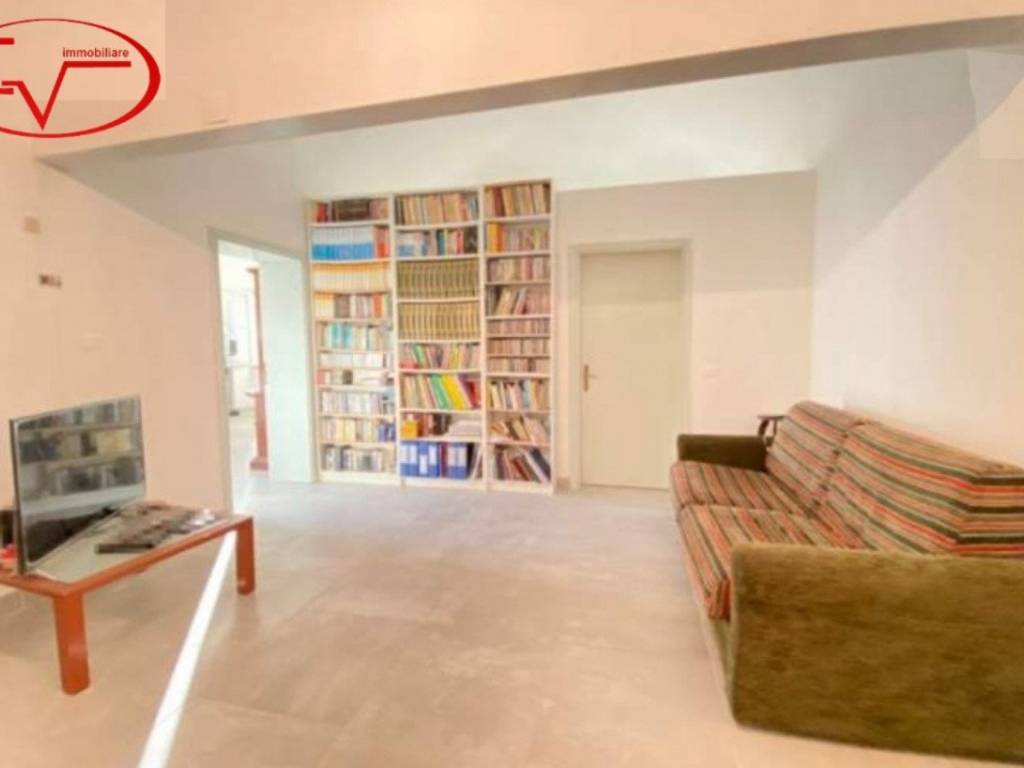 Appartamento a Montevarchi in Piazza Vittorio Veneto - Foto 5