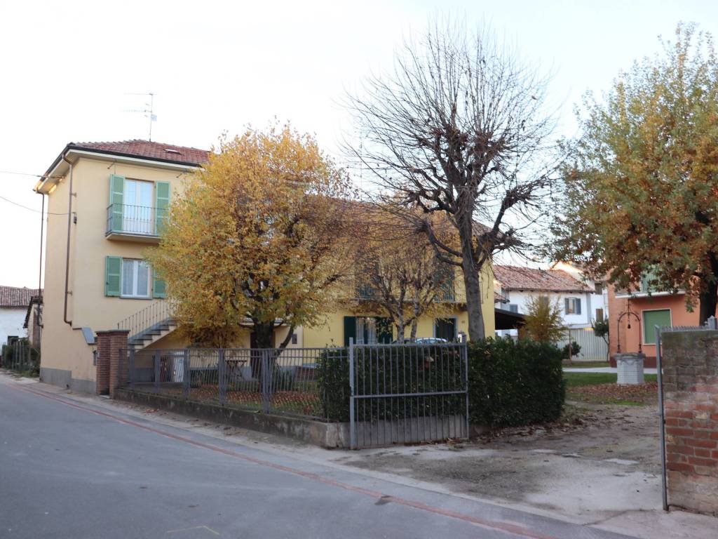 Villa a Govone in Via Alcide De Gasperi, 33 - Foto 2