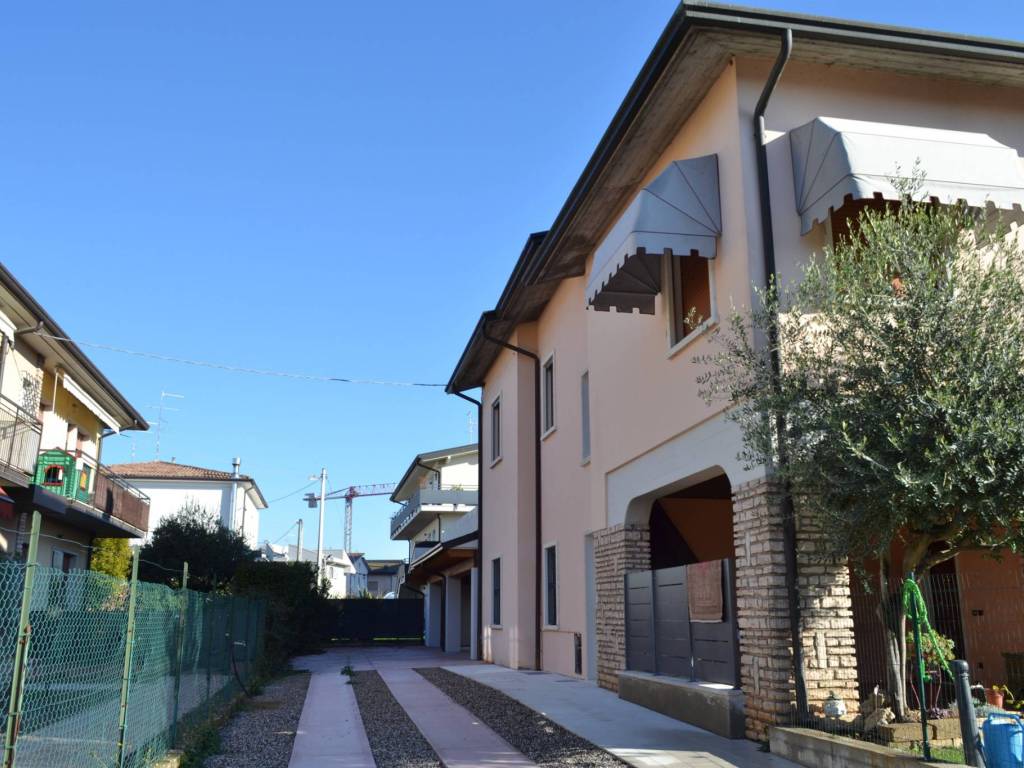 Villa a Villafranca di verona in Via Giacomo Matteotti, 6 - Foto 3