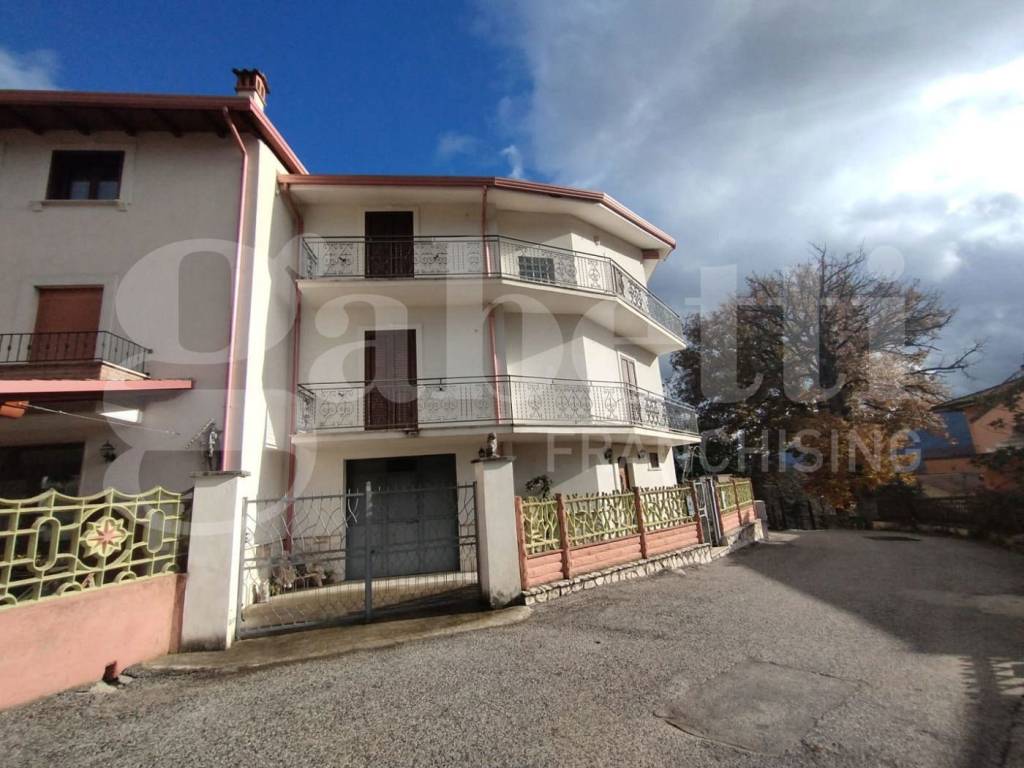 Casa indipendente a Tagliacozzo in Via Colle San Giacomo, 40 - Foto 2