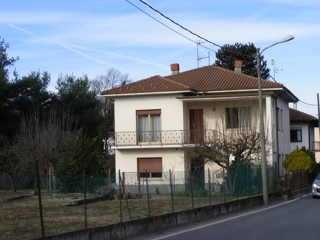 Villa a Castelletto sopra ticino in Via Aronco - Foto 4