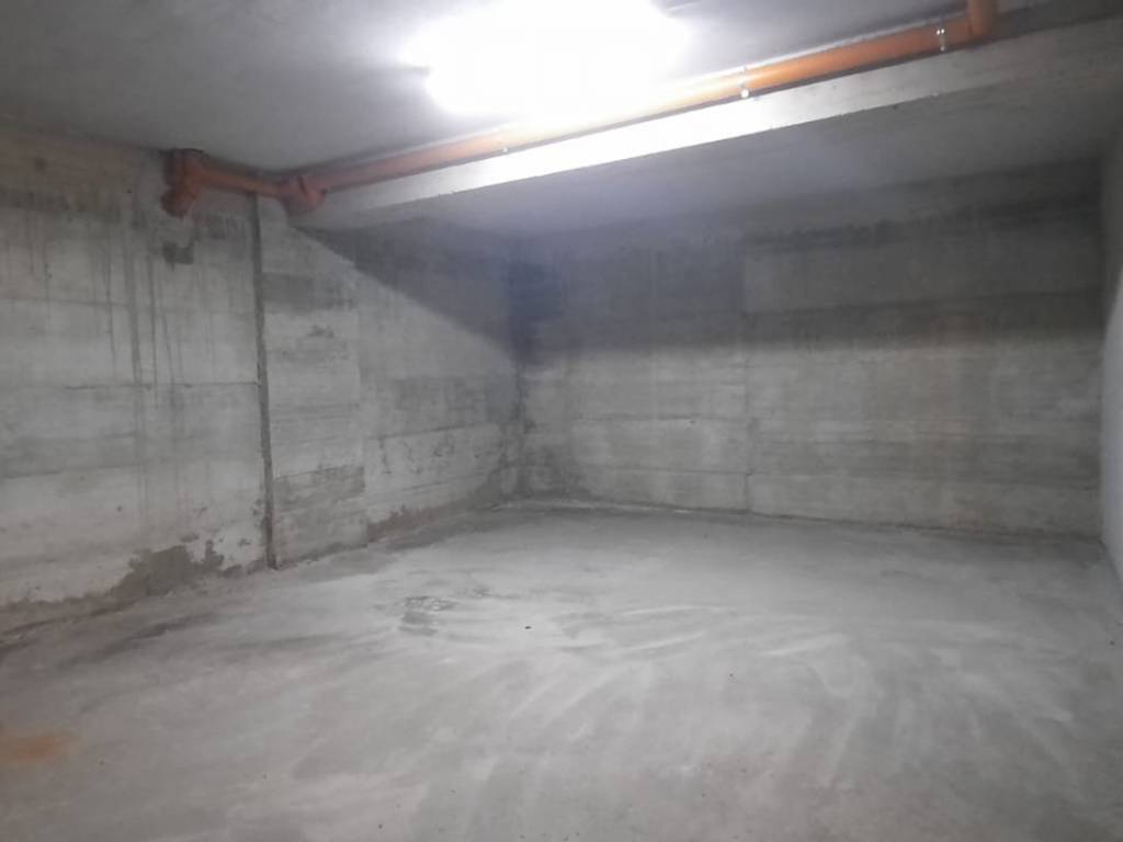 Box / garage a Maddaloni in Via Caudina - Foto 2