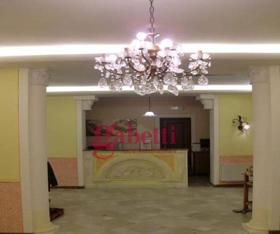 Palazzo / stabile a Arta terme in Via Marconi, 1 - Foto 2