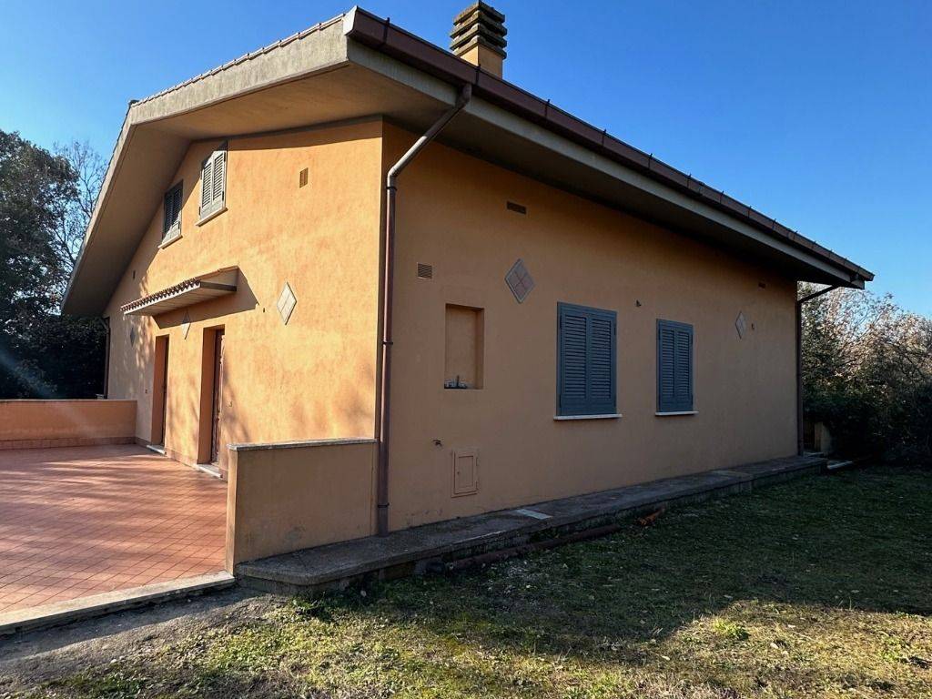 Villa a Aprilia in Via Lese - Foto 2