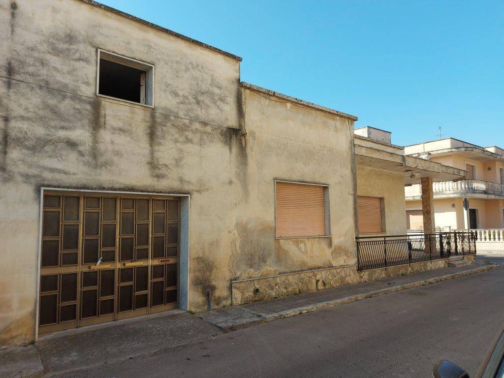 Casa indipendente a Melendugno in Via Alessandro Volta, 9 - Foto 3