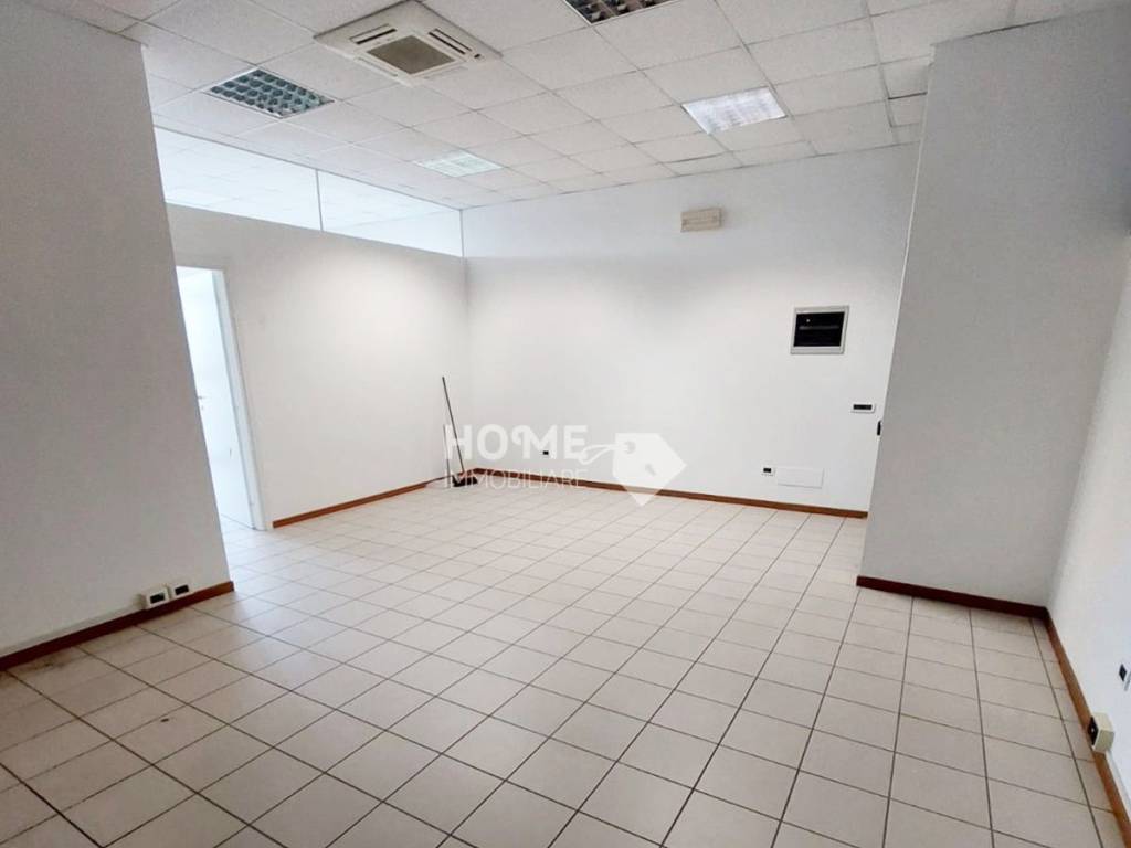 Immobile a Corridonia in Viale dell'Industria - Foto 2