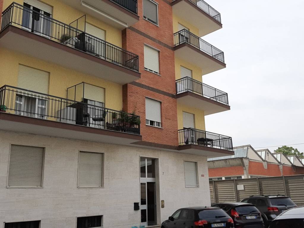 Appartamento a Beinasco in Via DUE GIUGNO, 7 - Foto 2