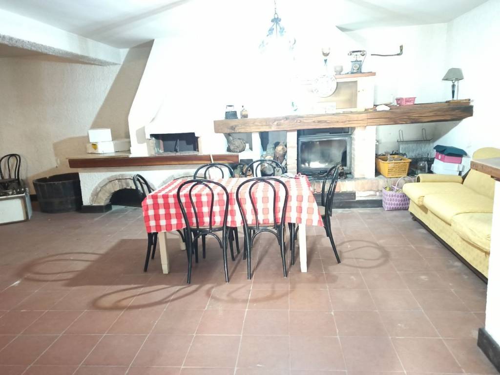 Villa a Castiglione del lago in Via Roma - Foto 4